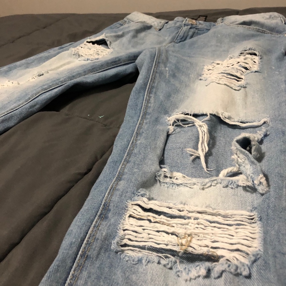 Ripped Jeans - Picture 2 of 5